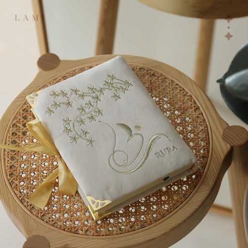 مصحف مخمل بالأسم- ابيض