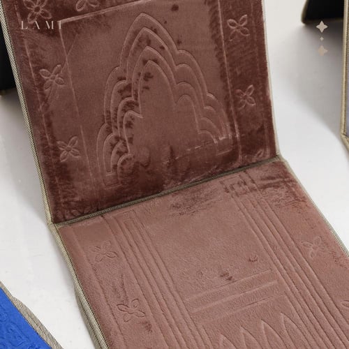 سجادة مع مسند ظهر