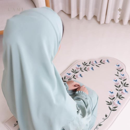 طقم صلاة همس الأزهار