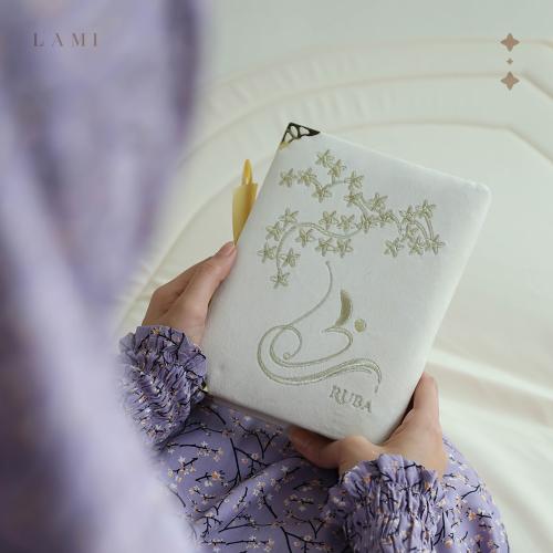 مصحف مخمل بالأسم- ابيض