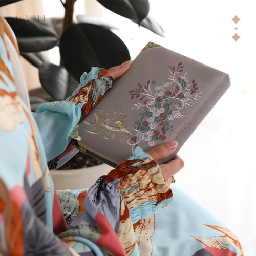 مصحف مخمل بالأسم- رمادي