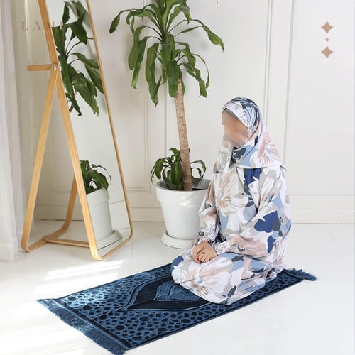 طقم شرشف صلاة مشجر- كحلي