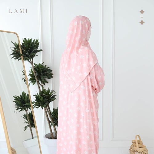 شرشف صلاة مشجر وردي