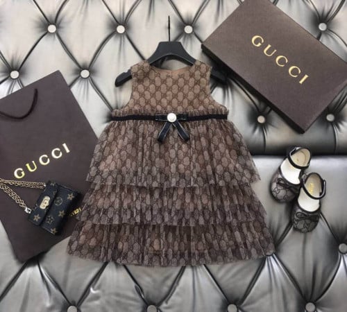 فستان قوتشي طبق مزين ببروش