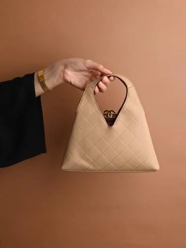 شنطة شانيل هوبو 26 الجديدة