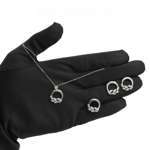 حلق ذا كوين - The Queen