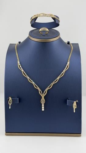 طقم ذهب تصميم الماس عيار 18