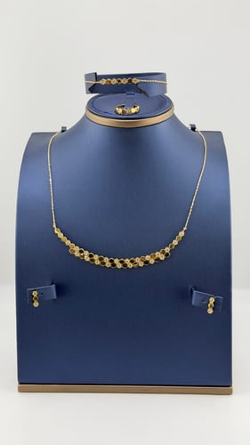 طقم ذهب تصميم الماس عيار 18