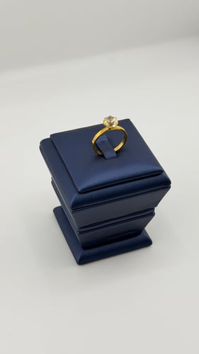 Gold ring with diamond design 21 karat