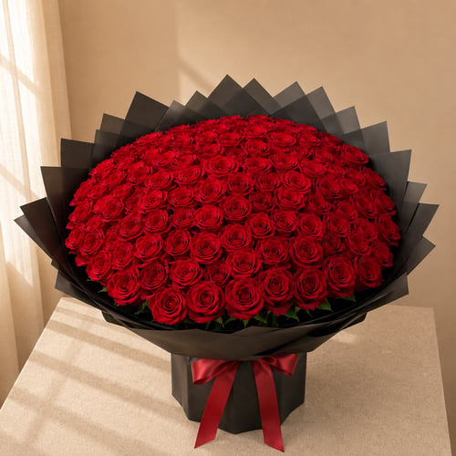 A bouquet of red flowers, a luxurious graduation |...