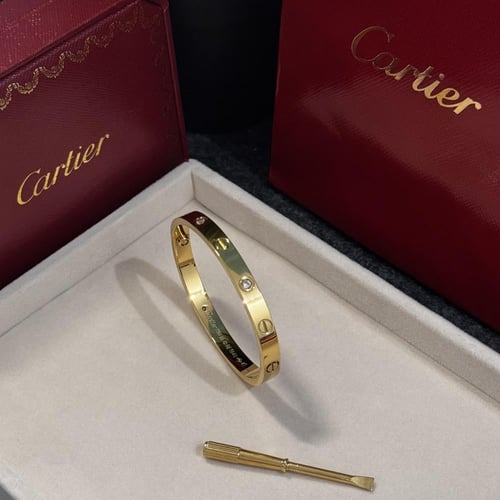 سوار كارتير الحب مع الكريستال