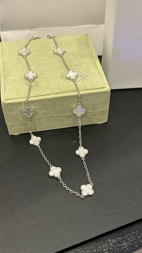 سلسال فان كليف عشرة وردات ميني ابيض