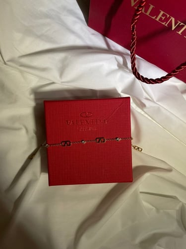 سوار فالنتينو مع فصوص