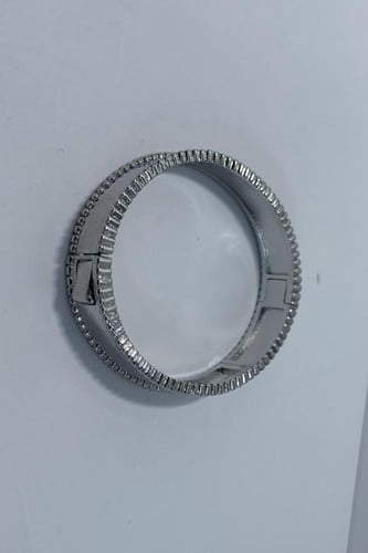 سوار فان كليف من مجموعة بيرلي ماستر كواليتي