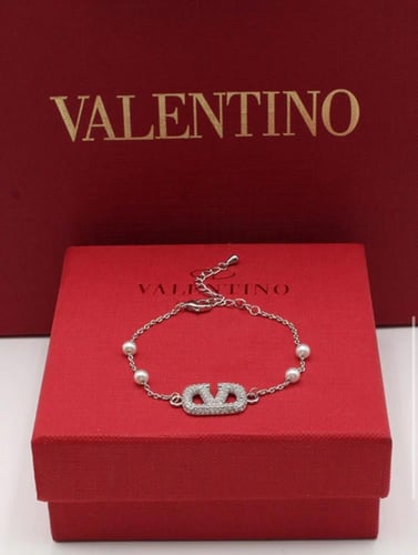 سوار فالنتينو فضي مع لولو وفصوص