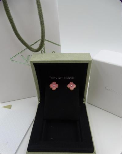 حلق فان كليف وردي بفصة