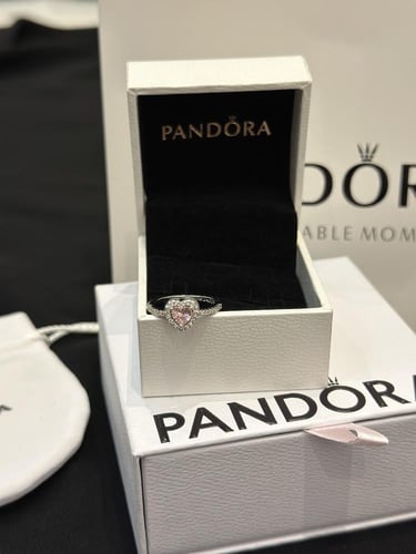 خاتم باندورا فص وردي مع كريستال