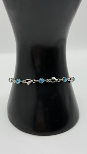 سوار فضة بفصوص زرقا عيار 925