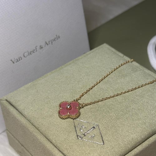 سلسال فان كليف اللون الوردي الجديد مع فص كريستالي