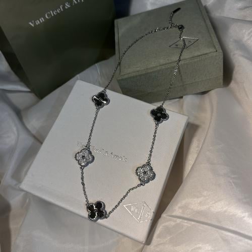 سلسال فان كليف فضي فصوص ٥ وردات