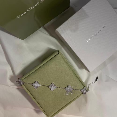 سوار فان كليف الفضي اللامع