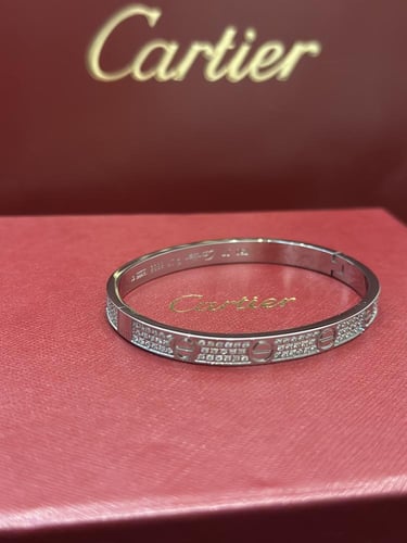 سوار كارتير الحب مع كريستال بدون مفك ماستر كواليتي
