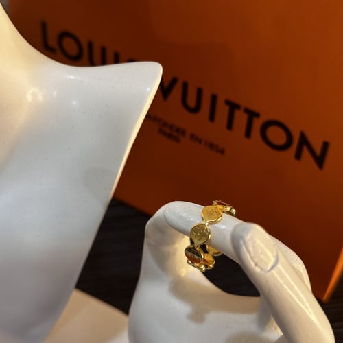 خاتم لويس فيتون المميز