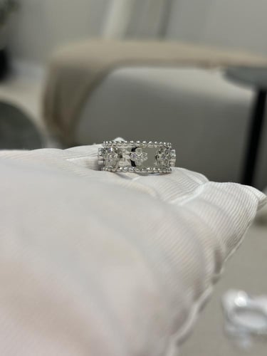 خاتم فان كليف فضي من مجموعة بيرلي