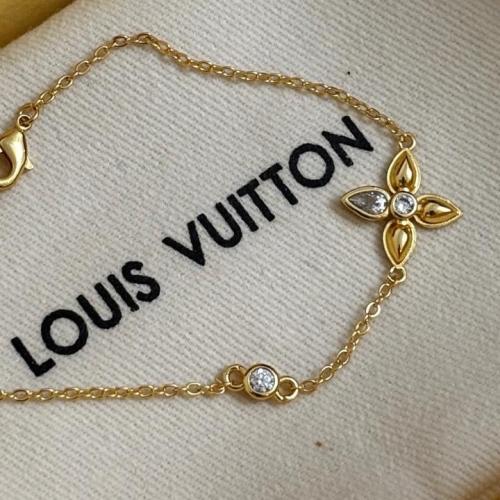 سوار لويس فيتون شكل الزهرة مع فصة