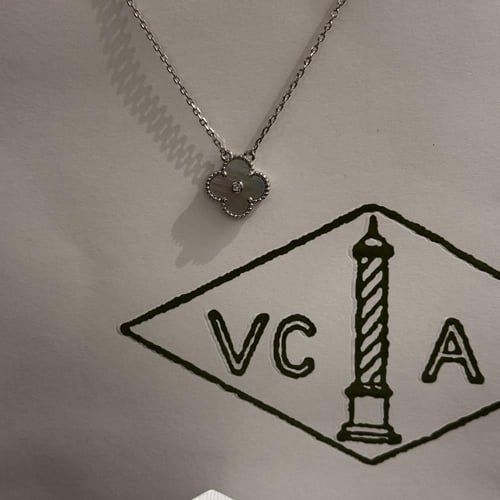 سلسال VCA ابيض فضي مع الكريستال