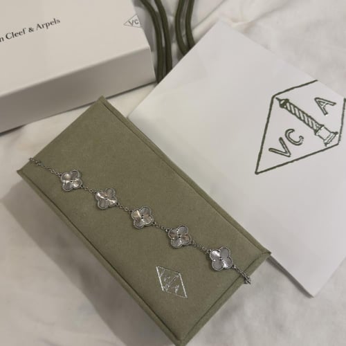 سوار فان كليف فضي ماستر وردات كبيره