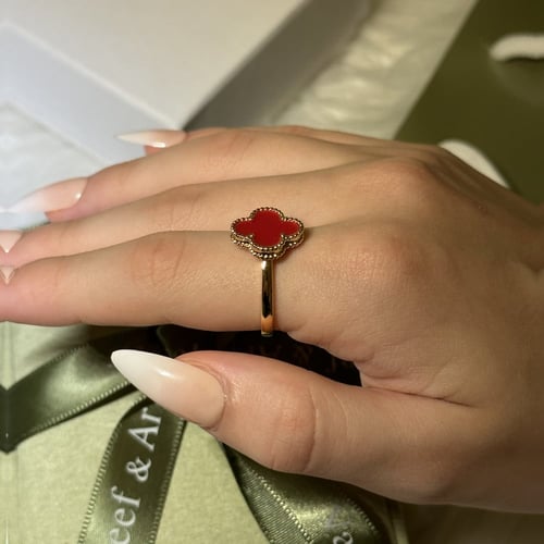 خاتم فان كليف احمر