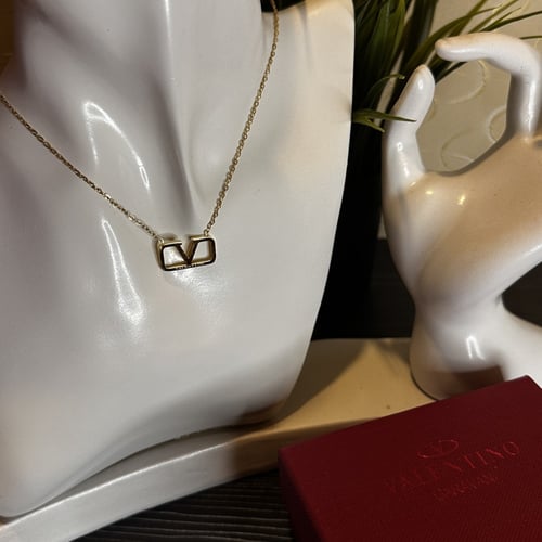 سلسال فالنتينو ذهبي