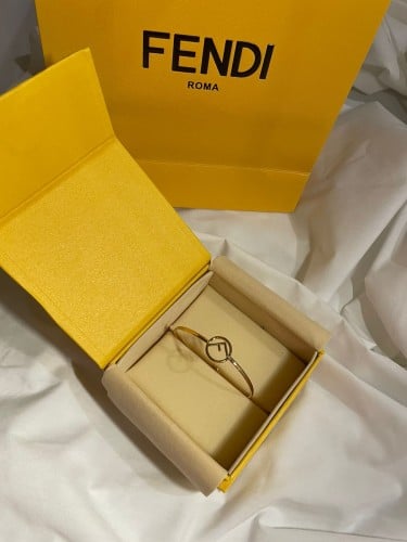 سوار فندي لوقو