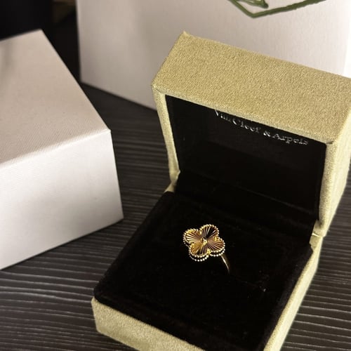 خاتم فان كليف ذهبي مقاس حر