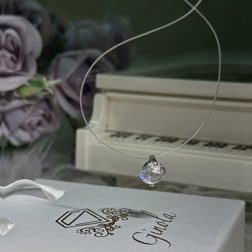 سلسال مرصعة بالكريستال الأبيض