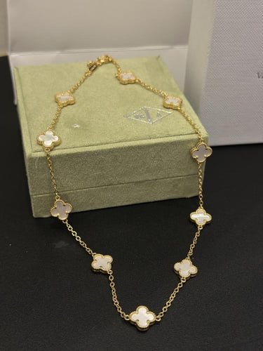 سلسال فان كليف عشرة وردات ميني ابيض