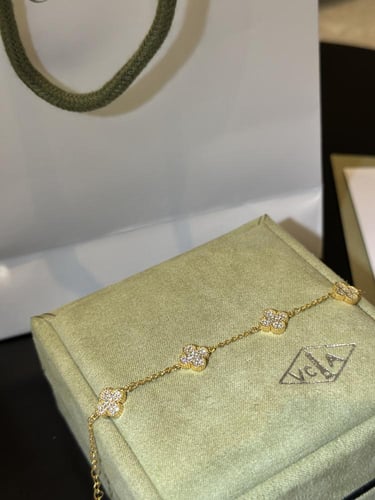 سوار فان كليف ميني مزين بفصوص الكريستال