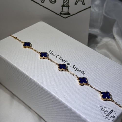 اسوارة فان كليف الحجم الميني ازرق