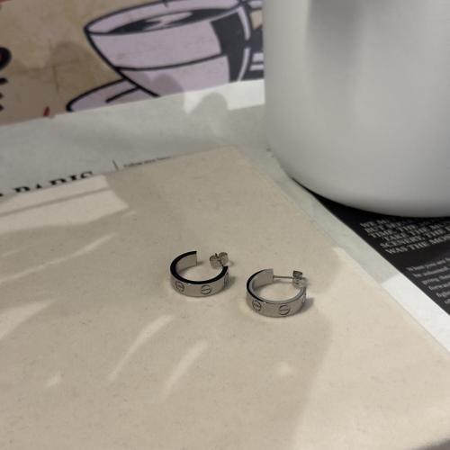 حلق كارتير الحب فضي