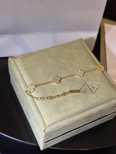 سوار فان كليف ميني مزين بفصوص الكريستال