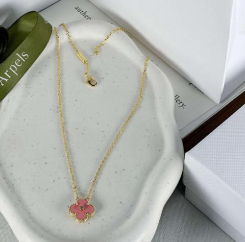 سلسال فان كليف وردي بفص