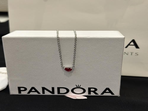 سلسال باندورا قلب أحمر الشكل الجديد