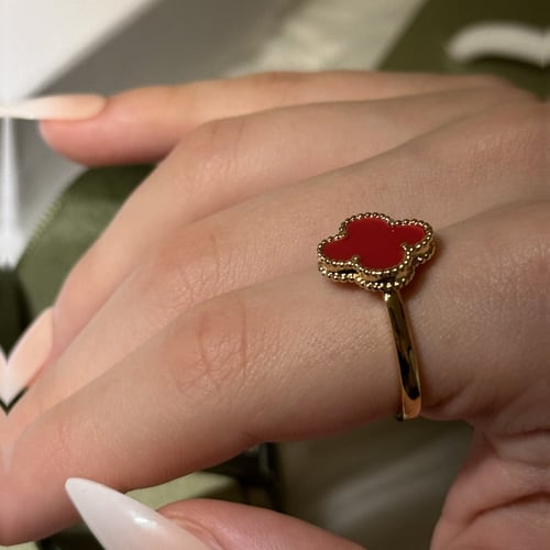 خاتم فان كليف احمر