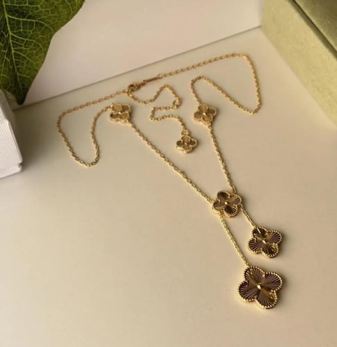 سلسال فان كليف ثلاث وردات ذهبي فخم