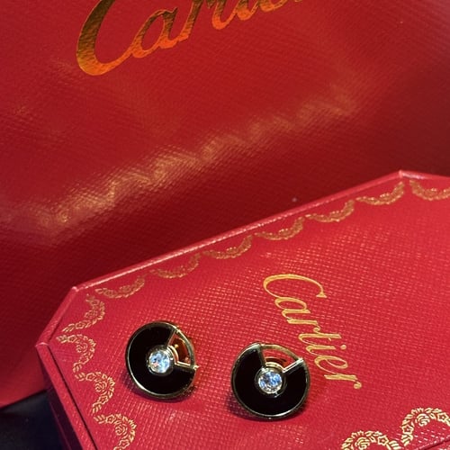 حلق كارتير العين اللون الاسود والذهبي