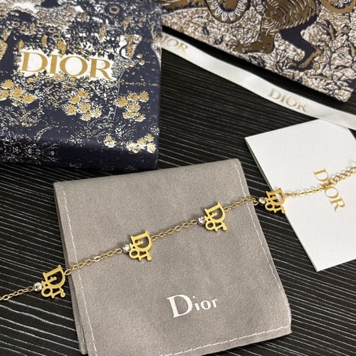 سوار ديور مزين بكريستال وكتابة الماركه