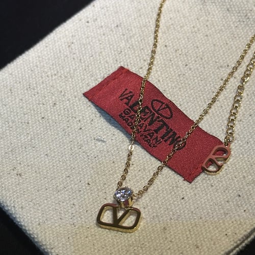 سلسال فالنتينو لوقو V مع فص كريستالي