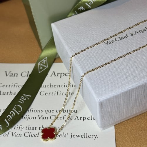 سلسال فان كليف احمر