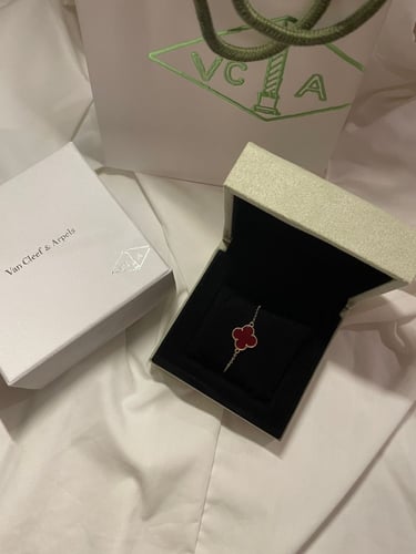 سوار فان كليف عودي وردة وحدة